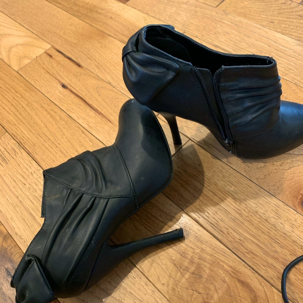 Shi by journey heel booties